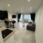 Sun Apartment *